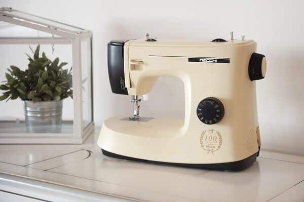 Necchi KM417A New Mirella Machine à coudre avec 17 points de couture, exclusive, facile à utiliser pour débutants, agrafeuse automatique de maison, couture créative, professionnelle, électrique