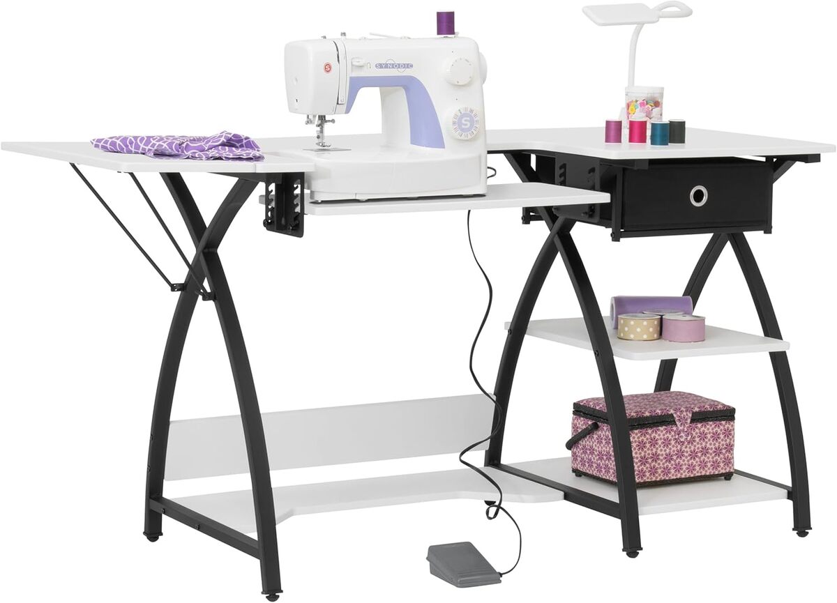 Test de la table de couture Sew Ready Comet Plus : rangement et design compact