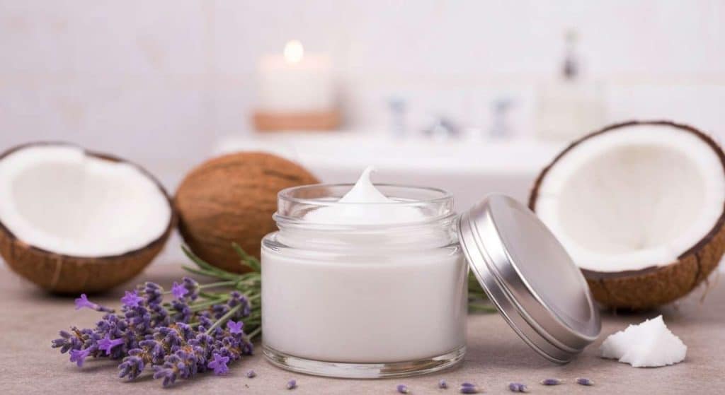Crèmes de nuit maison : 4 recettes pour un teint parfait