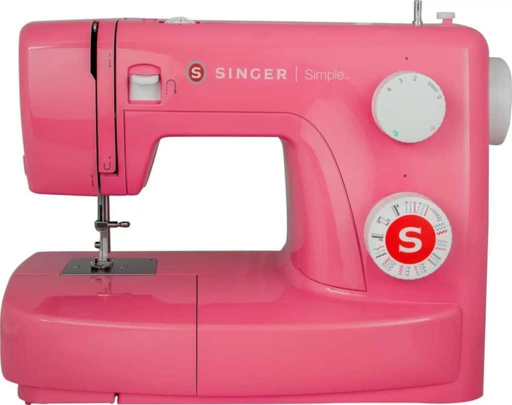 Test de la machine à coudre Singer Simple 3223 rose : 23 programmes et châssis métallique