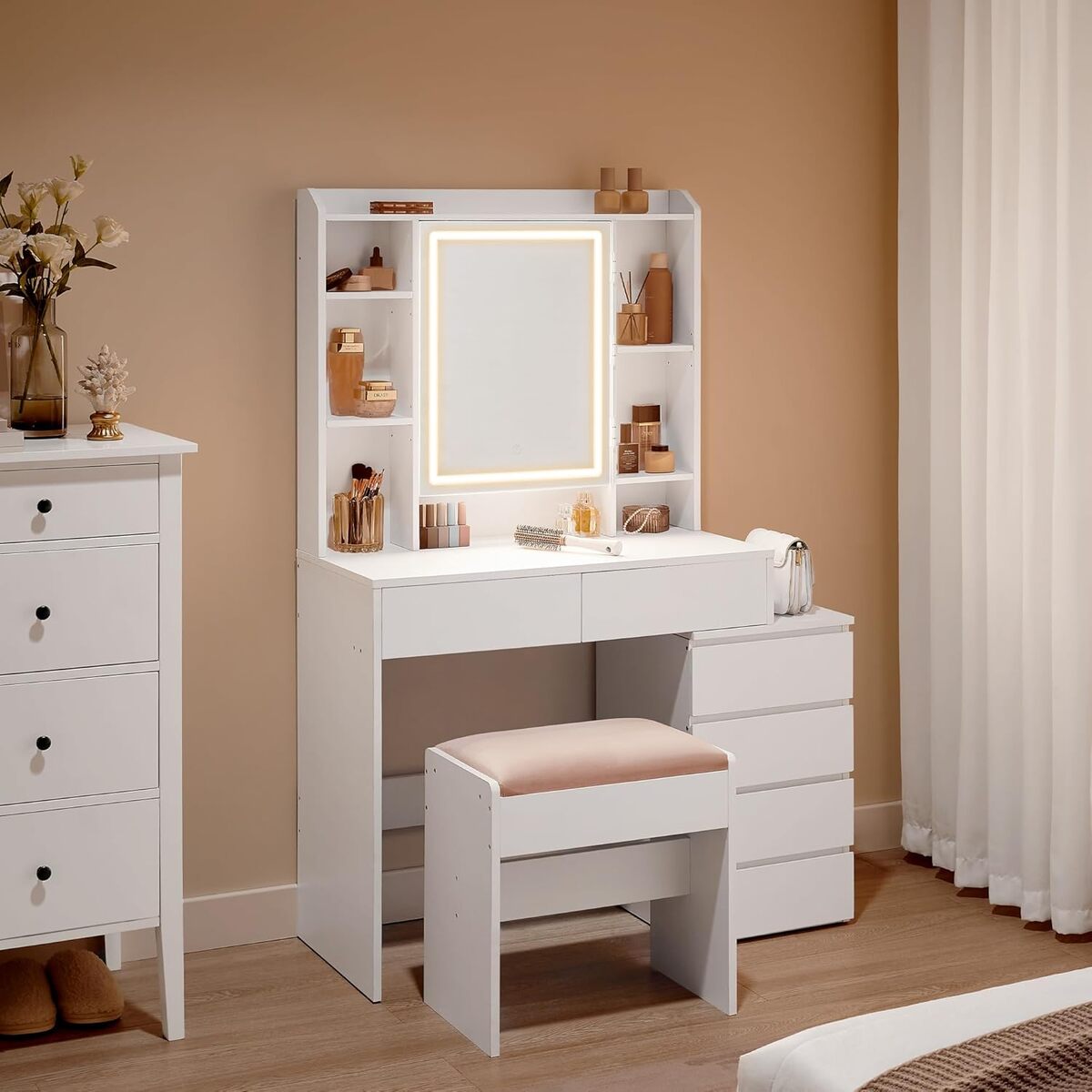 Test de la coiffeuse Vasagle RDT125W01 : miroir LED et rangement astucieux