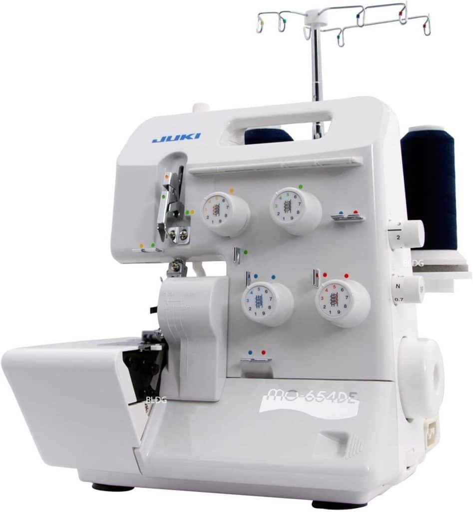 Test de la surjeteuse Juki MO-654DE : efficacité et précision