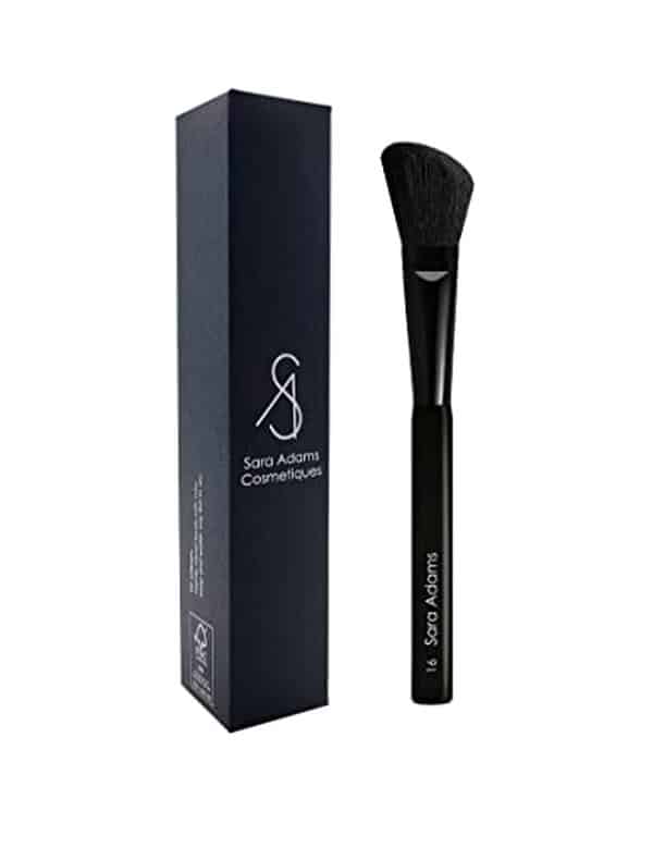 Découvrez notre évaluation complète du pinceau à blush Sara Adams 16 biseauté sculptant : performance, application et conseils d'utilisation pour un maquillage parfait.