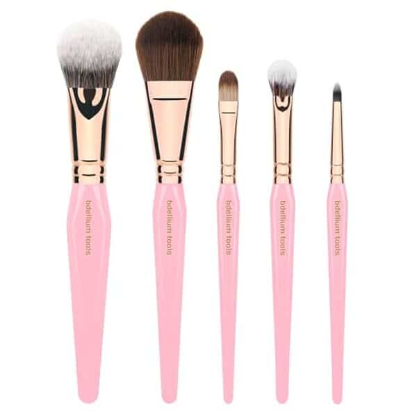 Découvrez notre test approfondi des pinceaux triangulaires rosa doré Bdellium Tools et leur impact sur votre maquillage
