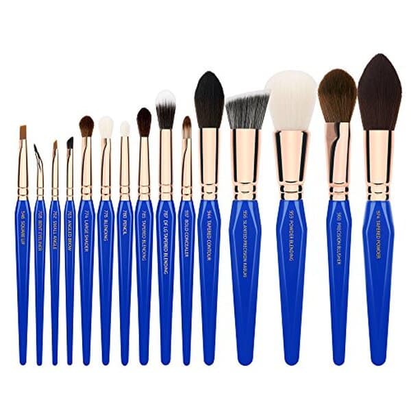 Découvrez l'efficacité des pinceaux professionnels dorés de bdellium tools. Un test complet des outils de maquillage de haute qualité pour des résultats impeccables.
