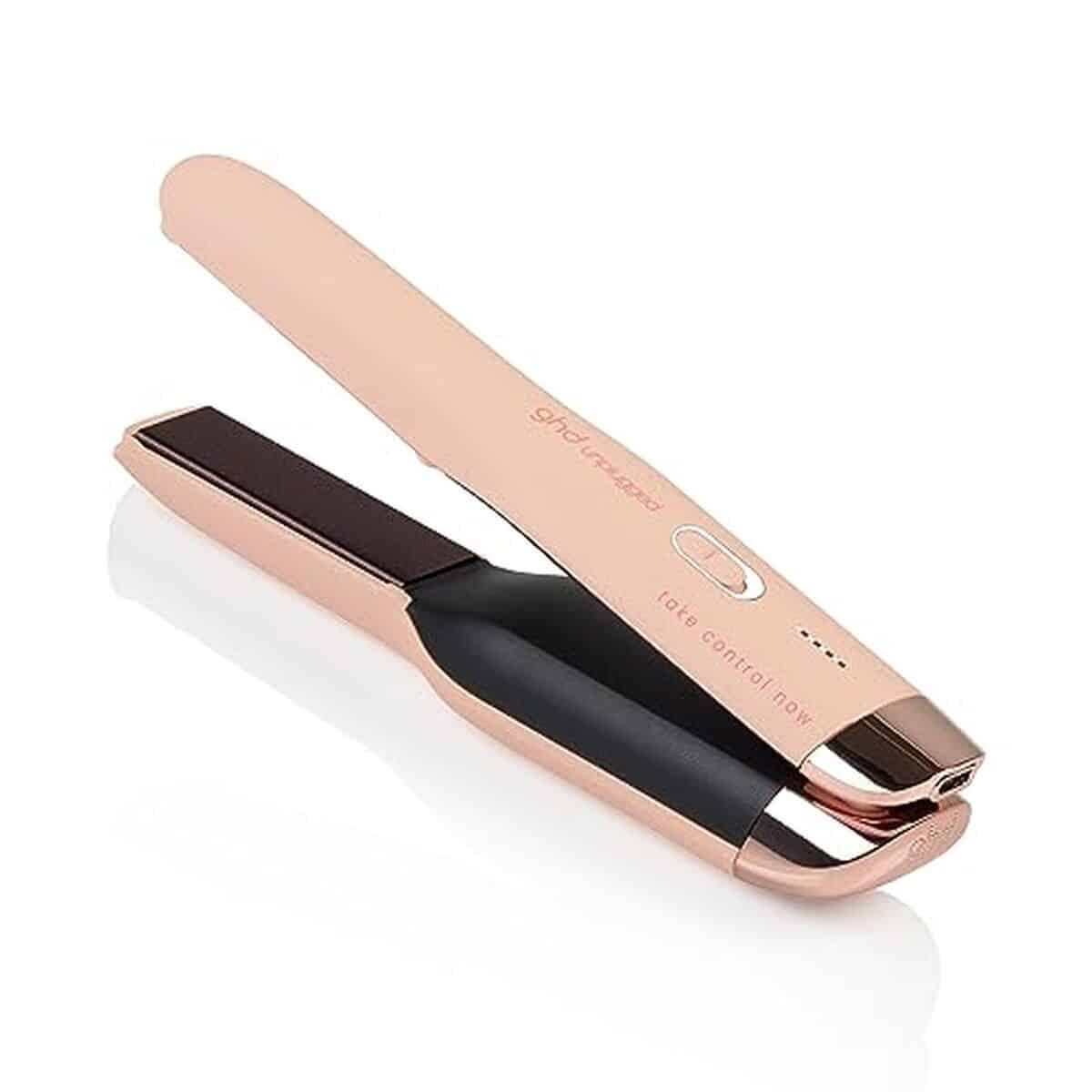 Test du styler GHD Unplugged sans fil : efficacité en rose pêche