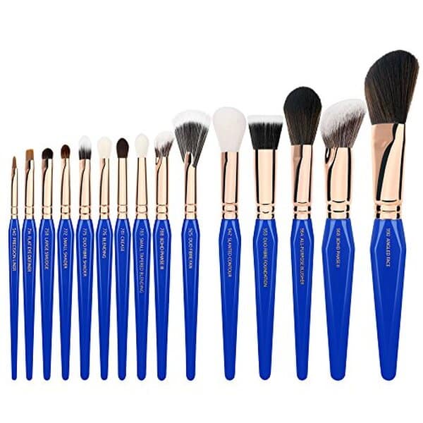 Découvrez notre test détaillé du set de pinceaux triangle doré phase III de bdellium Tools : qualité, performance et avis utilisateurs pour vos achats de maquillage.