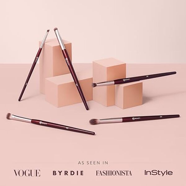 Découvrez notre test complet des pinceaux BK BEAUTY pour un maquillage des yeux parfait : estompage, définition et techniques d'application des professionnels.